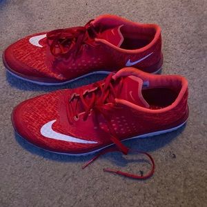 Neon Coral Orange Nike Lite Run Fitsole Sneakers
Nike super comfortable running